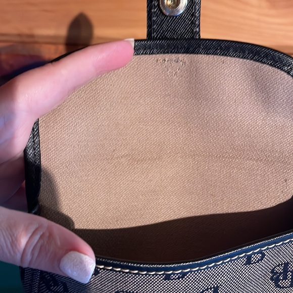 Dooney & Bourke wristlet - Picture 10 of 13